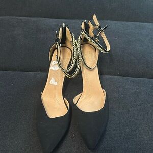 Mootsies Tootsies Black Faux Suede Heels w/ Gold Chain Ankle Strap